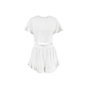 Ensemble d'intérieur blanc pour femme avec haut court et short à bords volantés
