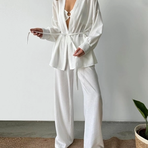 Ensemble de pyjama blanc en gaze de coton avec cardigan long et pantalon large pour femme