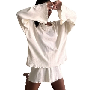 Ensemble deux pièces en tricot crème pour femmes avec haut manches longues et volants