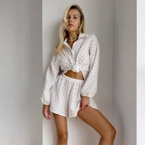 Damen-Schlafanzug-Set aus weißer Baumwolle mit Herzprint, Langarmshirt und kurzer Hose