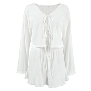 Ensemble blanc deux pièces avec gilet à manches longues et short à volants en jacquard