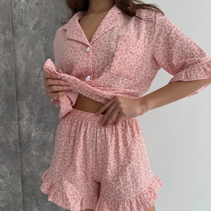 Pyjama Imprimé Léopard pour Femmes Haut à Manches Courtes à Revers et Shorts Décontracté Respirant en Coton Homewear