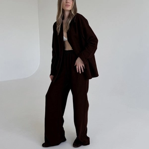Ensemble deux pièces femme marron foncé en coton et lin avec gilet et pantalon large