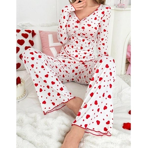 Süßes Schlafanzug-Set für Damen mit rotem Herzmuster, V-Ausschnitt, Langarm und Hose