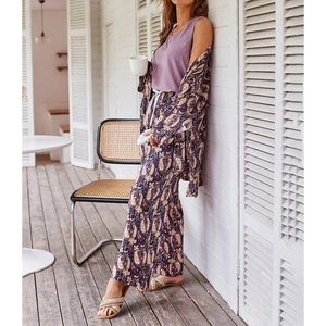 Ensemble pyjama trois pièces femme avec robe et pantalon imprimé cachemire et débardeur