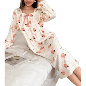 Robe de nuit chaude en peluche à imprimé pêche avec col carré et détail de nœud élégant