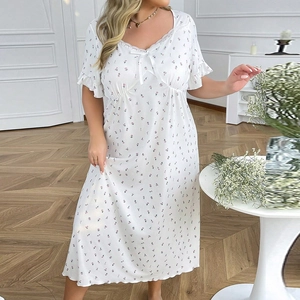 Nuisette grande taille pour femme avec imprimé floral, col en V et dentelle douce