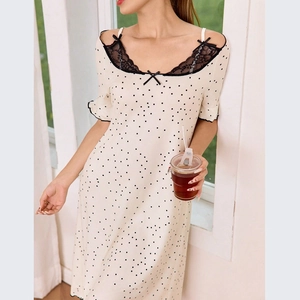 Nuisette à pois pour femme avec bordure en dentelle, nœud et manches dénudées