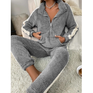 Ensemble de Pyjama en Polaire Chaude Épaissie pour Femmes Bloc de Couleur Rayé Top And Bottom Vêtements de Nuit Manches Longues