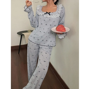 Detail of square lace collar with bow print on sweet grey long sleeve pajama set