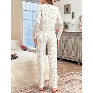 Ensemble pyjama à fleurs pour femmes avec haut à manches longues et pantalon chic