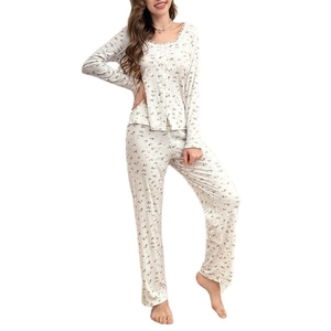 Ensemble de pyjama floral élégant avec col en dentelle et manches longues femme