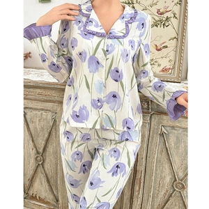 Pyjama femme deux pièces à motif tulipes avec col à volants et manches longues crème