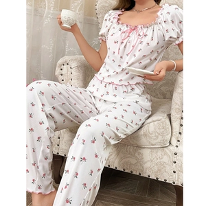 Damen Schlafanzug-Set mit Blumenmuster, Kurzarm-Oberteil und langer Hose in Rosa