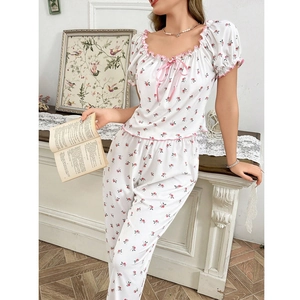 Florales Pyjama-Set in Elfenbein mit Puffärmeln und rosa Rosenmustern für Damen