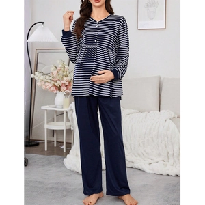 Ensemble pyjama de maternité rayé et ample avec col en V et manches longues confort
