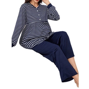 Pyjama de maternité rayé avec haut à manches longues col en V bleu marine et pantalon