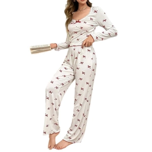 Ensemble de pyjama pour femme col en V avec imprimé nœuds rouges et dentelle