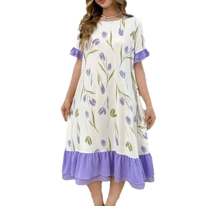 Robe fleurie pour femme avec imprimé tulipes violettes et ourlet volanté élégant