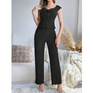 Set loungewear nero da donna con scollo a V in pizzo e tessuto strutturato