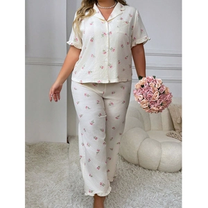 Pyjama floral pour femme avec haut à manches courtes et pantalon à ourlet à volants