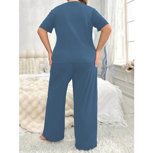 Ensemble pyjama bleu foncé pour femme avec texture côtelée et pantalon large vue de dos