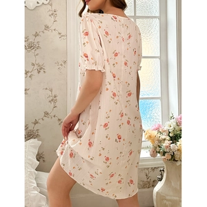 Camicia da notte rosa a fiori con pizzo e maniche corte in abito da casa comodo