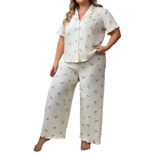 Ensemble pyjama grande taille pour femmes à fleurs avec chemise courte et pantalon large