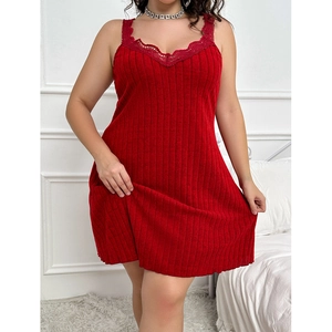 Rotes Plus Size Nachthemd mit Spitzenbesatz und V-Ausschnitt aus Rippstrick