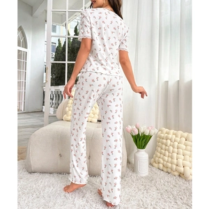 Pyjama 2 pièces pour femmes avec haut en dentelle à fleurs et pantalon long blanc