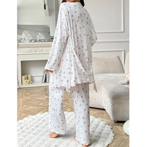 Set premaman a fiori con vestaglia e pantaloni rifiniti con bordi rosa ondulati