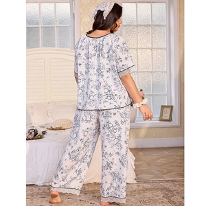 Pyjama femme deux pièces à fleurs bleues avec manches courtes et bordure en dentelle