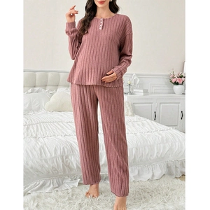 Set pigiama in maglia a coste rosa antico con top a maniche lunghe e pantaloni morbidi