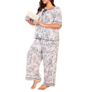 Ensemble pyjama fleuri grande taille pour femme avec haut dentelle et pantalon