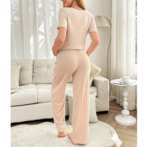 Ensemble pyjama femme 2 pièces avec haut à manches courtes et pantalon en maille beige