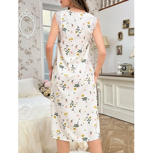 Elegant sleeveless floral dress with white lace details and vintage square neckline
