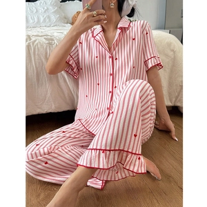 Ensemble pyjama rayé pour femme avec motif cœur, haut à manches courtes et pantalon long