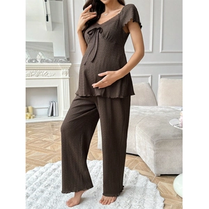 Ensemble homewear maternité marron à col en V, nœud en dentelle et tissu plissé