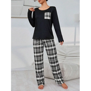 Ensemble de pyjama pour femme avec haut noir à manches longues et pantalon à carreaux
