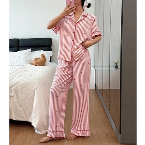 Pyjama femme à rayures et cœurs rouges, ensemble haut manches courtes et pantalon