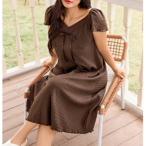 Loose brown lace nightgown in pleated fabric with delicate ribbon bow and ruffled sleeves
