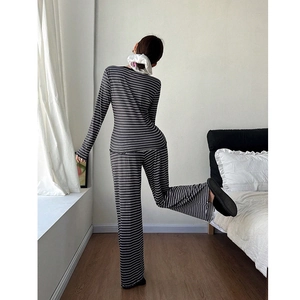 Ensemble de pyjama rayé noir et blanc pour femmes avec haut manches longues et pantalon