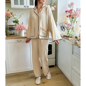 Set Pigiama Seersucker da Donna Bordo a Contrasto Top a Revers a Maniche Lunghe e Pantaloni Set da Notte a Trama Increspata