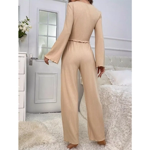 Ensemble d'intérieur beige pour femme avec col rond, manches évasées et pantalon large