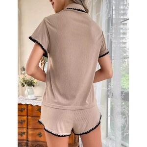 Ensemble pyjama chic 2 pièces pour femmes avec haut à manches courtes et bordure ondulée