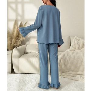 Pyjama de maternité bleu Morandi avec col en V, dentelle et manches à volants