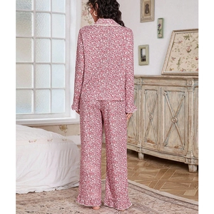 Damen Schlafanzug-Set mit Blumenmuster, langen Ärmeln und Spitzenkragen in Rückansicht