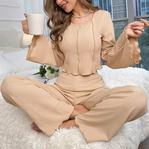 Ensemble de détente en maille côtelée pour femme avec haut évasé et pantalon large abricot
