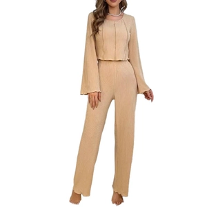 Ensemble détente en maille côtelée pour femme avec haut à manches évasées et pantalon
