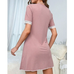 Robe de nuit rose à manches courtes en maille avec bordure dentelle, vue arrière